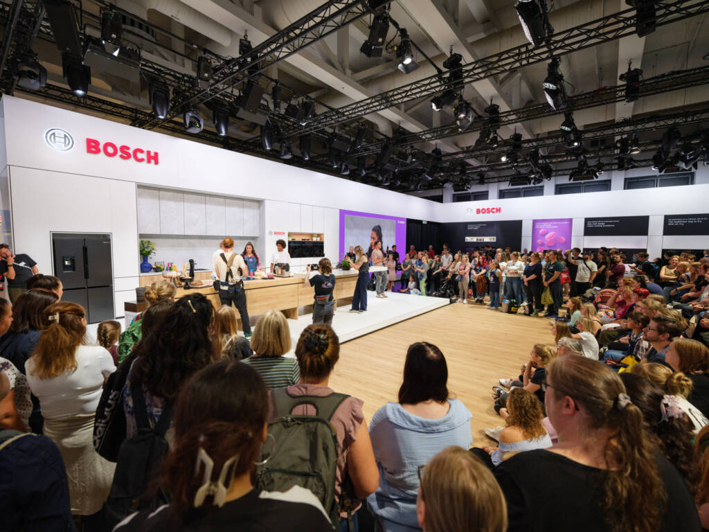 Bosch Hausgeräte Messestand IFA 2025 mit Sally Özcan
